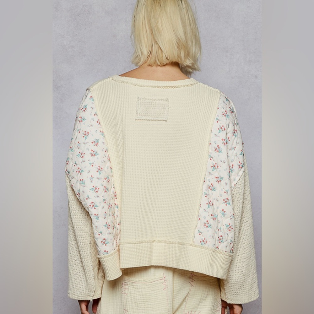 NEW POL Cream Thermal Quilted Cropped V Neck Top Floral Patchwork Size Medium - Picture 3 of 4